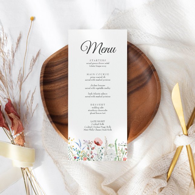 Cartão de Menu Boho Wildflower Meadow Wedding (Boho Wildflower Meadow Wedding Menu Card on a boho wedding table.)