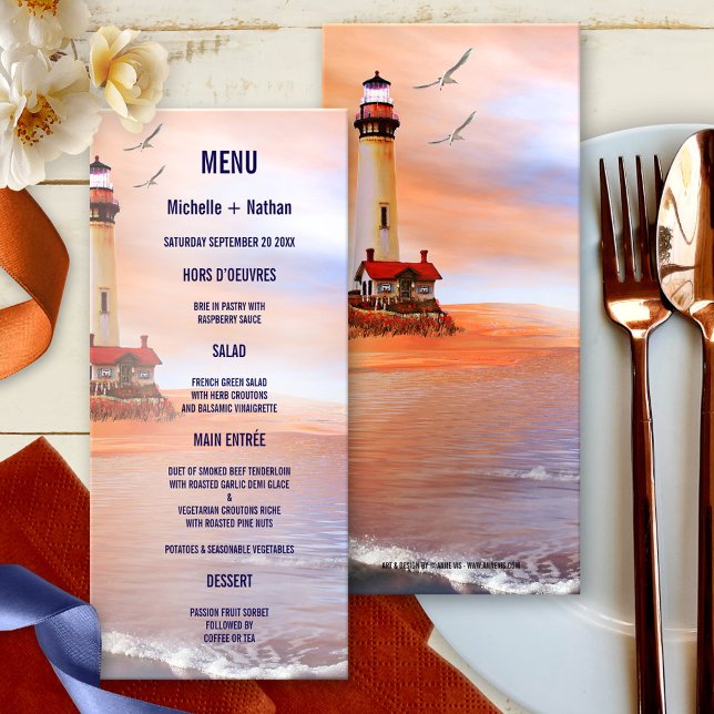 Cartão de Menu de Casamento do Farol de Praia (Nautical wedding menu card featuring a painting of a lighthouse at the ocean with seagulls at sunset)