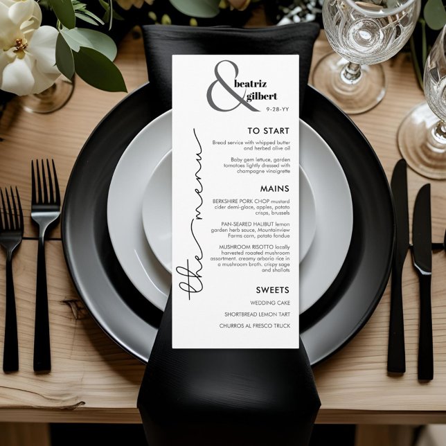 Cartão de Menu de Casamento Preto e Branco com Mon (Elegant ampersand monogram wedding menu in with black and dark gray text on white. Reverse is black.)