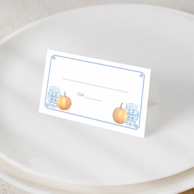 Cartão De Mesa Almoço De Casamento Branco E Azul Da Queda Elegant (Ginger jar place card with watercolor orange pumpkins and blue and white greek key print)