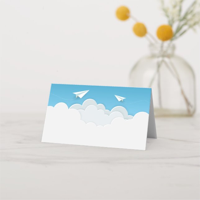 Cartão De Mesa Avião de papel nas nuvens (Frente)