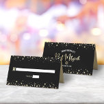 Cartão De Mesa Bat Mitzvah Black Gold Foil Script Confetti Modern<br><div class="desc">Nenhuma festa do Bat Mitzvah está completa sem cartões de lugar personalizados. Deixe o seu Bat Mitzvah favorito se orgulhar, se regozijar e celebrar seu marco em seu partido perfeitamente coordenado. A tipografia sans serif e os minúsculos pontos brilhantes de ouro sobrepõem-se a um fundo preto rico, dramático. No verso,...</div>