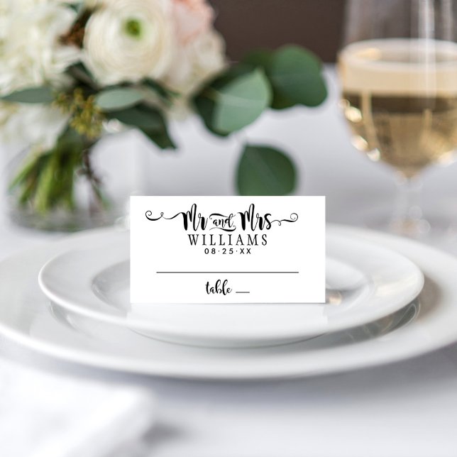 Cartão De Mesa Casamento com Letra Moderna Preta de Sr e Sra (Criador carregado)