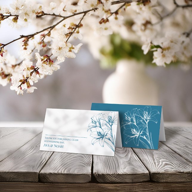 Cartão De Mesa Casamento de Contorno de Lily Azul Dobrado (Criador carregado)