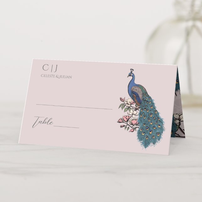 Cartão De Mesa Casamento de Pavão Floral Rosa-Escamudo-Russo (Rustic Floral Blue Teal Peacock on Magnolia Branch in Full Bloom with Flowers in Elegant Blush Pink.)