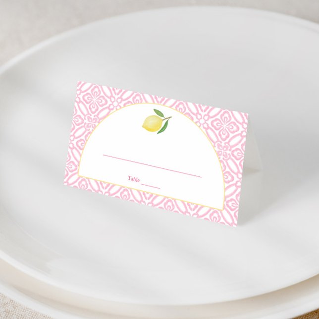 Cartão De Mesa Chá de Bebê Rosa Menina com Citrino e Arco (Pretty pink and white wedding shower place cards featuring vintage italian tile detail and lemon)