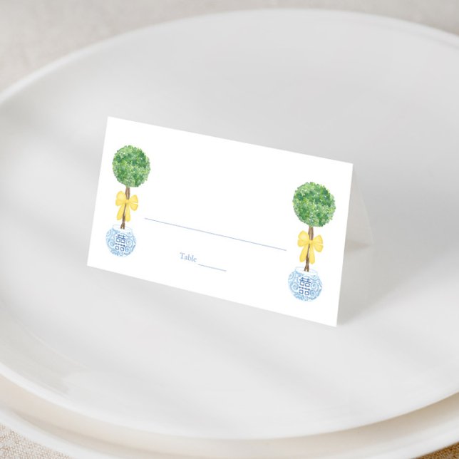 Cartão De Mesa Chá Tópico de Primavera de Boxwood Neutro Sexo Int (Preppy boxwood topiary with yellow bow place cards for gender neutral baby shower or spring party)