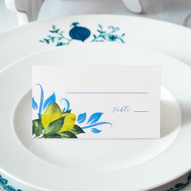 Cartão de Mesa de Casamento de Limão de Aquarela (Wedding place cards feature watercolor lemons with blue and green botanicals by Victoria Grigaliunas)
