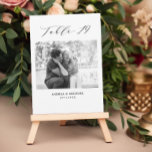 Cartão de Mesa de Casamento Minimalista 19 Número<br><div class="desc">Uma maneira diferente de mostrar os números da mesa de casamento. Concebido para corresponder à coleção "Wedding Essentials - Classic". Esta modelo inclui uma fotografia que pode ser quando você era criança ou como casal, mesa 19 em. Tipografia elegante clássica, nomes de casais e data de casamento. Obter mesa 1...</div>