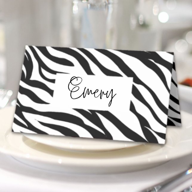 Cartão De Mesa Festa de aniversário safari chic preto e branco co (Chic black white zebra print safari birthday party place card)