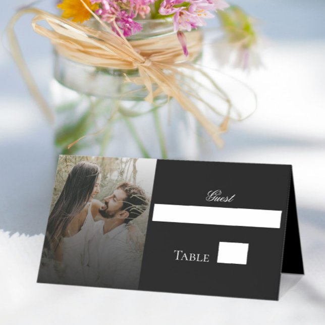 Cartão De Mesa Foto Moderna e Casamento de Sobreposição Preta (Modern Photo and Black Overlay Wedding Place Card)