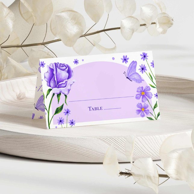 Cartão De Mesa Lilac Purple Floral Rosas e Borboleta Quinceañera (Lilac Purple Floral Roses & Butterfly Quinceañera Place Card)
