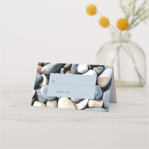 Cartão De Mesa Na moda Rustic Name Modern Unusual Pebbles Casamen