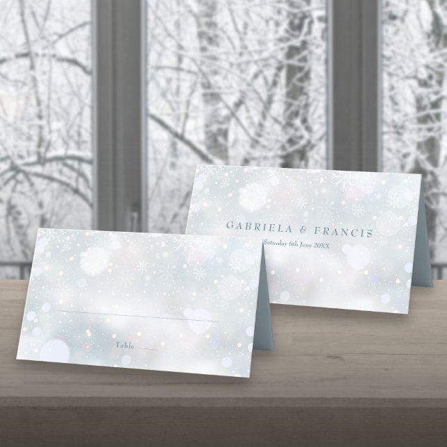 Cartão De Mesa Primeiros Flocos de Neve Casamento de Inverno Eleg (First Snowflakes Winter Wedding Elegant Modern Place Card)
