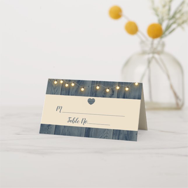 Cartão De Mesa Rustic Blue Barn Wood String Luzes de Casamento Lo (Frente)