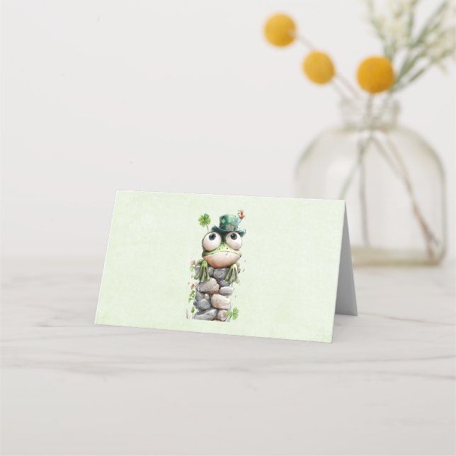 Cartão De Mesa Sapo com Chapéu Verde e Trevo Fofo (Frente)