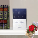 Cartão de Natal Cardeal Florestal Encantado<br><div class="desc">Cardeal vermelho, empoleirado em um galho gelado no inverno com a lua de cheio ao fundo. O é uma cena pacífica, e a saudação na dentro é adequada à "paz na Terra". Um cartão de excelente para amantes da natureza também. Bênçãos!</div>