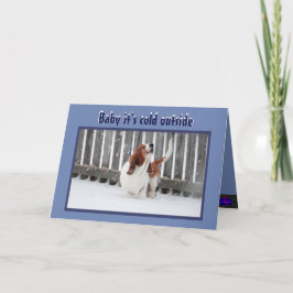 Cartão de Natal com Basset na neve e Lareira e árv