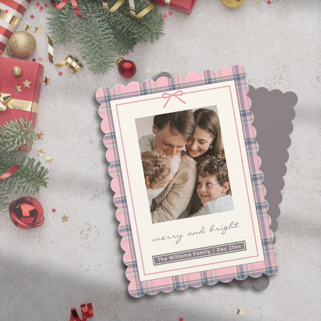 Cartão de Natal com Laço Xadrez Rosa para Foto de  (Preppy Pink Plaid Bow Family Photo Holiday Card)