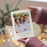 Cartão de Natal de Duas Fotografias Simples e Limp<br><div class="desc">Este lindo Cartão de Natal de 2 Fotos apresenta a sua melhor foto de retrato com caligrafia moderna e um simples design minimalista. Contra um fundo delicado e brando, sua foto está cercada por uma simples borda branca. Além disso, nosso cartão oferece uma surpresa encantadora no verso — uma foto...</div>