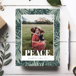 Cartão de Natal Floral de Green Vintage<br><div class="desc">Cartão de Natal Floral de Green Vintage</div>