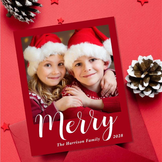 Cartão de Natal Merry 4 Foto de Férias Vermelhas (Share the love and warmth of the holiday season with this personalized photo Christmas card)