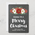 Cartão de Natal Merry Floral Vermelho Chalkboard<br><div class="desc">Feliz cartão com fotos da família natalícia com nome personalizado no padrão de quadro de chalkboard do país rústico com flores vermelhas e brancas vintage.</div>