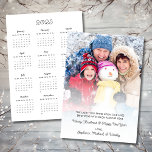 Cartão de Natal Motivacional de Foto para Calendár<br><div class="desc">Foto de citação motivacional com cartão de Natal de Calendário 2025... Envie uma saudação personalizada e sincera às pessoas especiais em sua lista de feriados este ano com a citação motivacional que diz: "A luz que você brilha sobre nossas vidas brilha com cada ano que passa." O texto de exemplo...</div>
