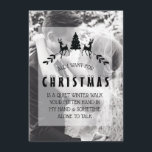 Cartão de Natal Personalizado de Casal Romântico<br><div class="desc">Cartão com fotos Personalizado de Natal Mais Feliz</div>