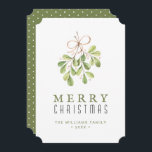 Cartão de Natal Verde Vintage<br><div class="desc">Cartão de Natal Verde Vintage. Este cartão festivo e fofo apresenta melodia e Feliz Natal com nome de família e ano. O fundo é um padrão de bolinhas verde e branca.</div>