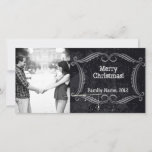 Cartão de Natal Vintage Chalkboard<br><div class="desc">Esta placa de fotos de feriado apresenta um design chabby divertido. O Easy modelo permite-lhe carregar a sua própria fotografia.</div>