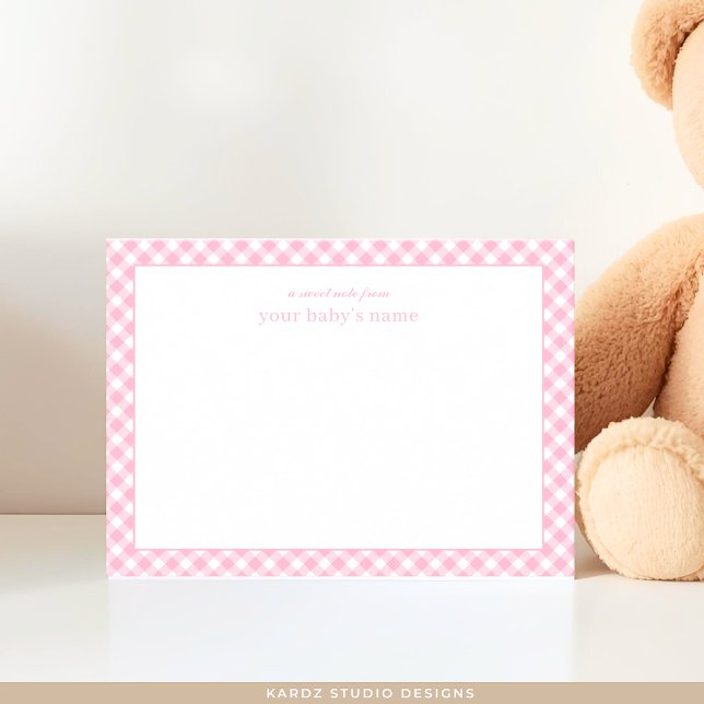 Cartão de Nota para Bebê de Gingham Rosa Moderno (Baby note card shown in 3.5 x 2.5 inches. Add baby girl name and choose paper and corner style.)