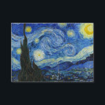 Cartão De Notas A Noite Estrelada, 1889, por Vincent van Gogh<br><div class="desc">A Noite Estrelada,  1889,  por Vincent van Gogh. Ele mostra a visão da janela voltada para leste da sua sala de asilo em Santo-Rémy-de-Provence,  logo antes do nascer do sol,  com a adição de uma vila imaginária.</div>