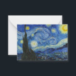 Cartão De Notas A Noite Estrelada, 1889, por Vincent van Gogh<br><div class="desc">A Noite Estrelada,  1889,  por Vincent van Gogh. Ele mostra a visão da janela voltada para leste da sua sala de asilo em Santo-Rémy-de-Provence,  logo antes do nascer do sol,  com a adição de uma vila imaginária.</div>