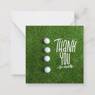 Cartão De Notas Bola de golfe com obrigado tanto na grama verde