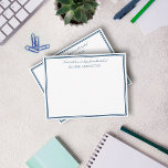 Cartão De Notas Branco Elegante De Marinho Enviado Com Amor E Abra<br><div class="desc">Placas de anotação personalizadas em branco com quadros azuis de marinho. Enviado com amor e abraços da escrivaninha está escrito no topo de uma escrita bonito,  com o seu nome em letras elegantes por baixo.</div>