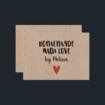 Cartão De Notas Homemade Com Amor Pequenas Empresas Kraft<br><div class="desc">Um cartão de nota personalizado "caseiro com amor" em um fundo cor kraft. Faça-o seu adicionando seu próprio nome. Um bonito toque final para todos os seus presentes caseiros. Voltar é a vazio de escrever uma pequena nota. Excelente para uma pequena empresa. Projetado para você pelo Blackberry Boulevard.</div>