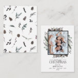 Cartão De Notas Mini Modern Winter Merry Christmas Family Photo<br><div class="desc">Apresentando nossa Mini Moderna Noite de inverno Feliz Cartão de Nota Fotográfica da Família de Natal! Esta bela placa 3.5x2.5 apresenta a sua foto de família favorita, com o Feliz Natal em uma conhecida caligrafia manuscrita e duo de fontes serif. É embelezado com cores aquáticas pintadas manualmente verde botânico e...</div>