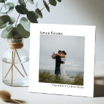 Cartão De Notas Obrigados e amor Foto minimalista de casamento Obr<br><div class="desc">Estes cartões de agradecimento são simples,  minimalistas e bonitos. Posicione um design limpo com uma foto quadrada em um fundo branco com a legenda "Amor e Obrigados" e seu nome. A parte de trás é vazio para que você possa escrever uma nota especial de obrigados.</div>