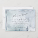 Cartão De Notas Rehearsal Dinner | Silver Blue Winter Wonderland<br><div class="desc">Rehearsal Dinner | Silver Blue Winter Wonderland - design original por ©WhimsicalArtwork™ - Uma cena de inverno de cor azul Prateada com pinheiros evergreen pintados manualmente e neve suficiente nos ramos para lembrá-lo de um dia de inverno estaladiço na floresta - cercar isto com uma camada branca translúcida em um...</div>