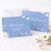 Um casamento elegante em azul claro com flores sil