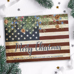 Cartão De Notas Vintage Patriotic American Flag Feliz Natal<br><div class="desc">Mande saudações de Feliz Natal a amigos e familiares com este único Cartão de Natal de Bandeira Americano - a bandeira Americana design vintage Red White Blue design com sombra e bagas. Personalize com mensagem e nome da família. Este cartão de Natal patriótico é perfeito para famílias militares, veteranos, família...</div>