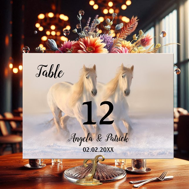 Cartão de Número da Tabela de Casamentos no invern (Winter wedding table number card featuring two horses running freely in the snow)