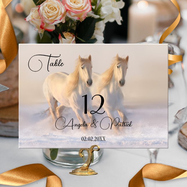 Cartão de Número da Tabela de Casamentos no invern (Wedding table number card featuring two horses running in the snow)