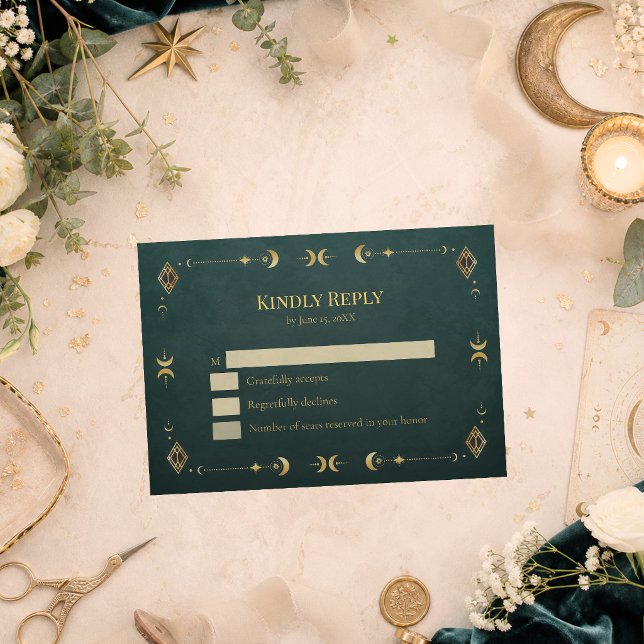 Cartão de Resposta de Casamento Celestial Gótico A (Celestial Gothic Dark Teal Wedding RSVP Card on a table with golden celestial decor and flowers)