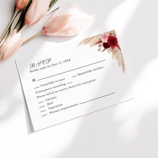 Cartão de Resposta de Casamento do Jardim de Rosas (Tropical Rose Garden Wedding RSVP Card on sunny white table with pale pink flowers.)