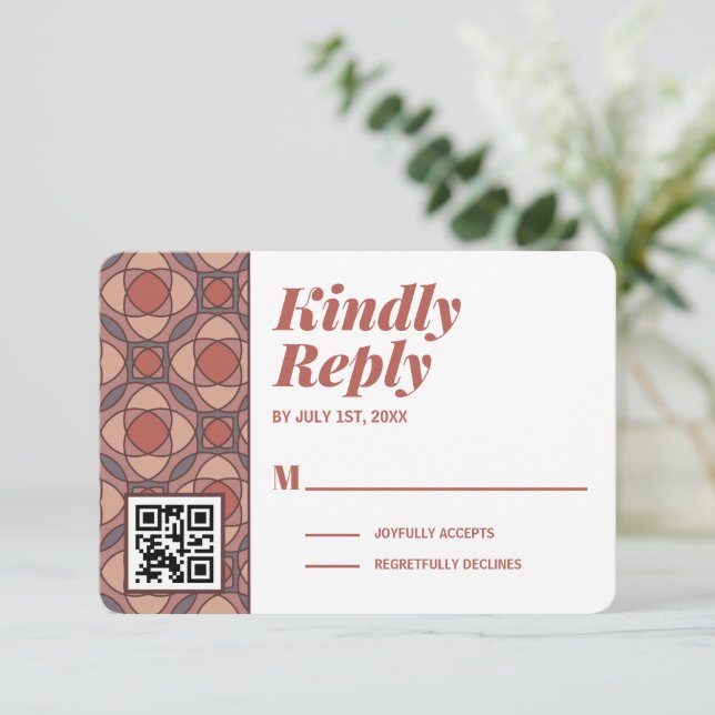 Cartão de RSVP com Código QR Art Deco Marsala e Ca (Em pé/Frente)