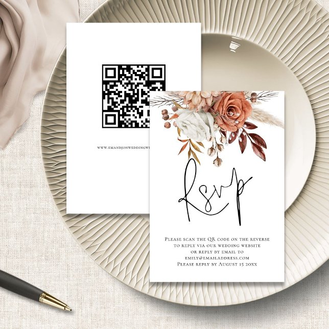 Cartão de RSVP de casamento com código QR de flore (front and back view)