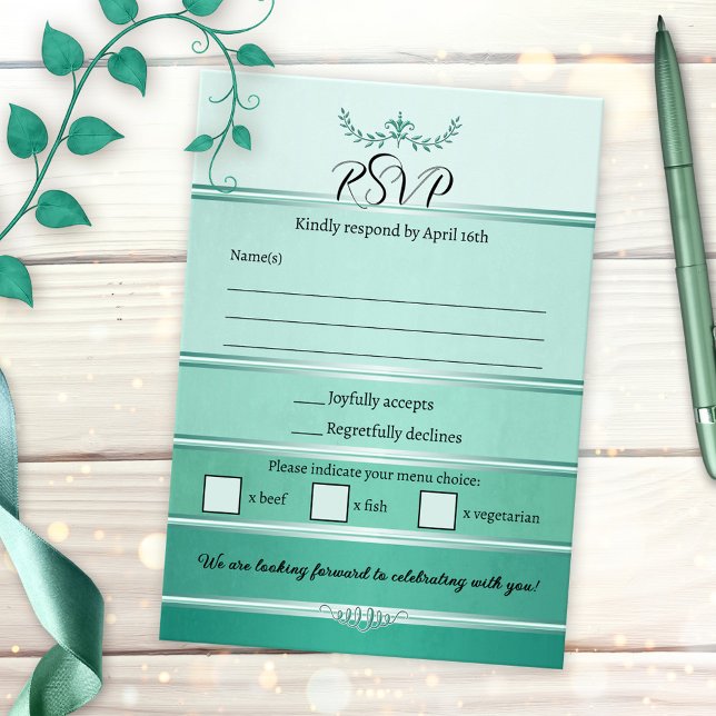 Cartão de RSVP de Casamento com Listras Verdes Tom (RSVP card featuring a painted green striped ton sur ton design with a silver lining)