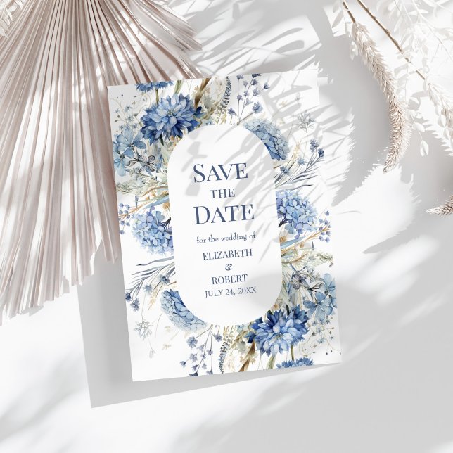 Cartão de Salvar a Data de Casamento com Hortênsia (French Blue Garden Wildflowers Save The Dates Invitation on a sunny table with dry botanical.)